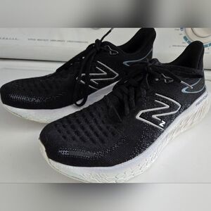 New Balance FRESH FOAM 1080 Black White Womans Athletic Sneakers 9.5